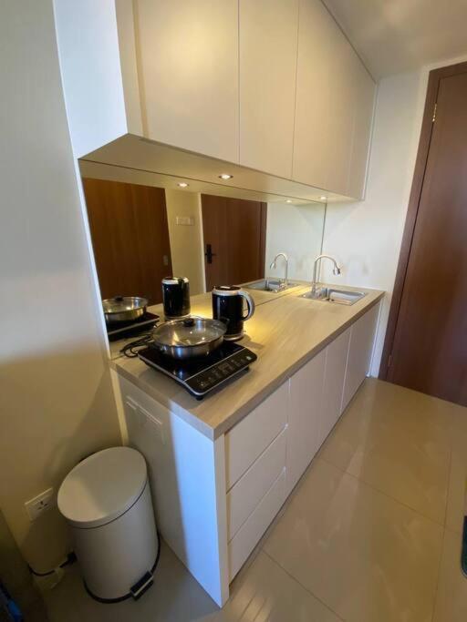 Nagoya Thamrin Apartment High Floor With View Eksteriør bilde