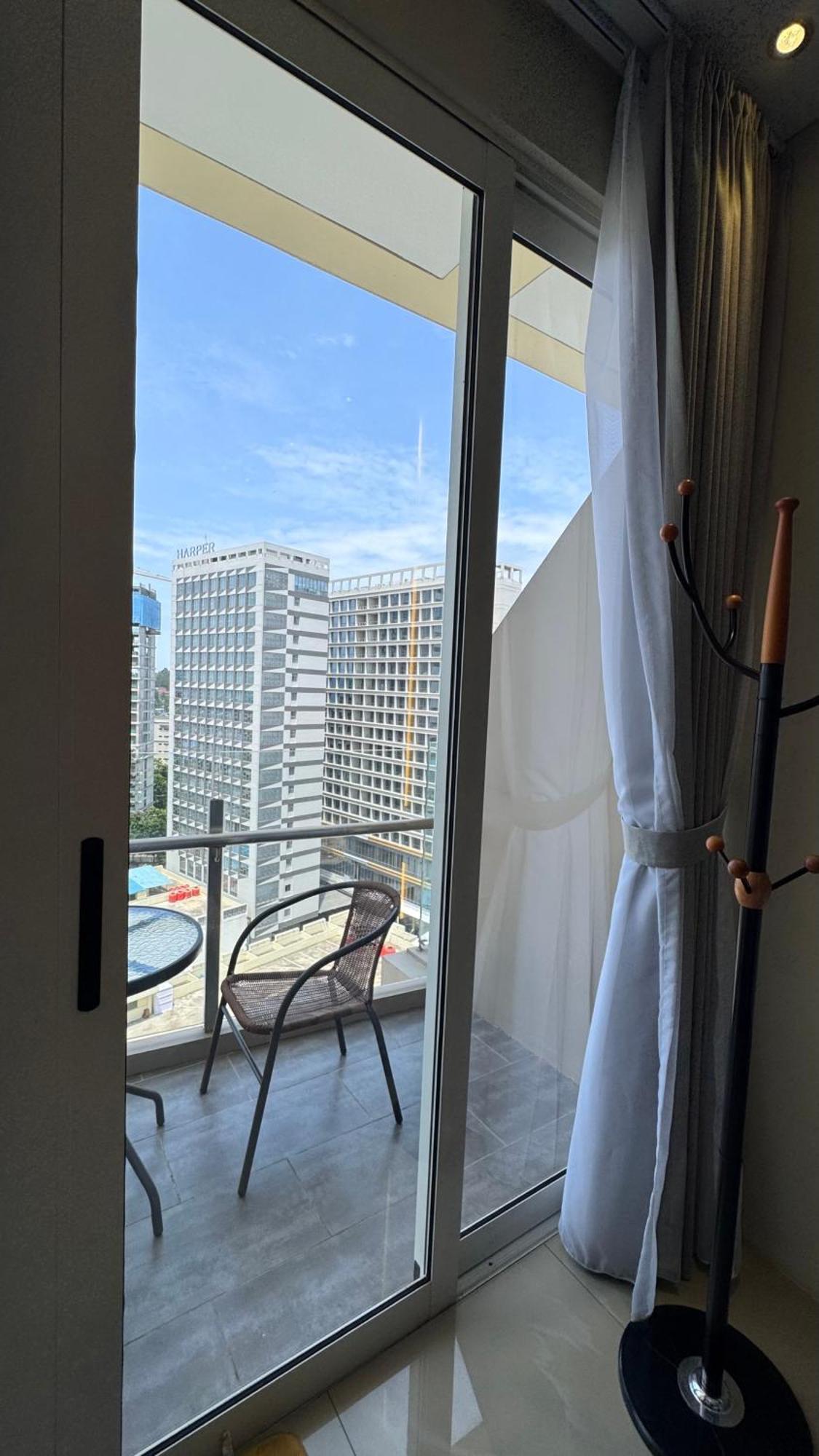 Nagoya Thamrin Apartment High Floor With View Eksteriør bilde